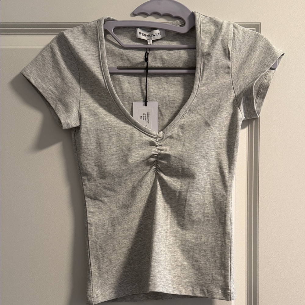 WeWoreWhat Light Gray V-Neck Short Sleeve Top